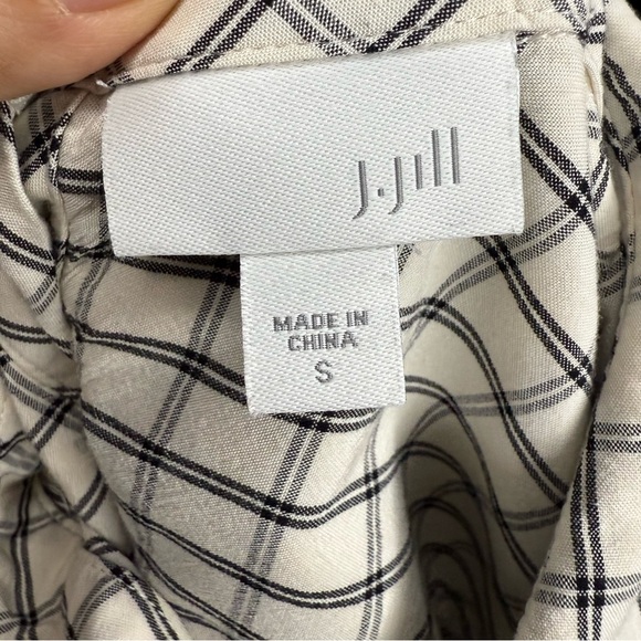 J. Jill White and Gray Relaxed Button Down Shirt - Picture 8 of 9